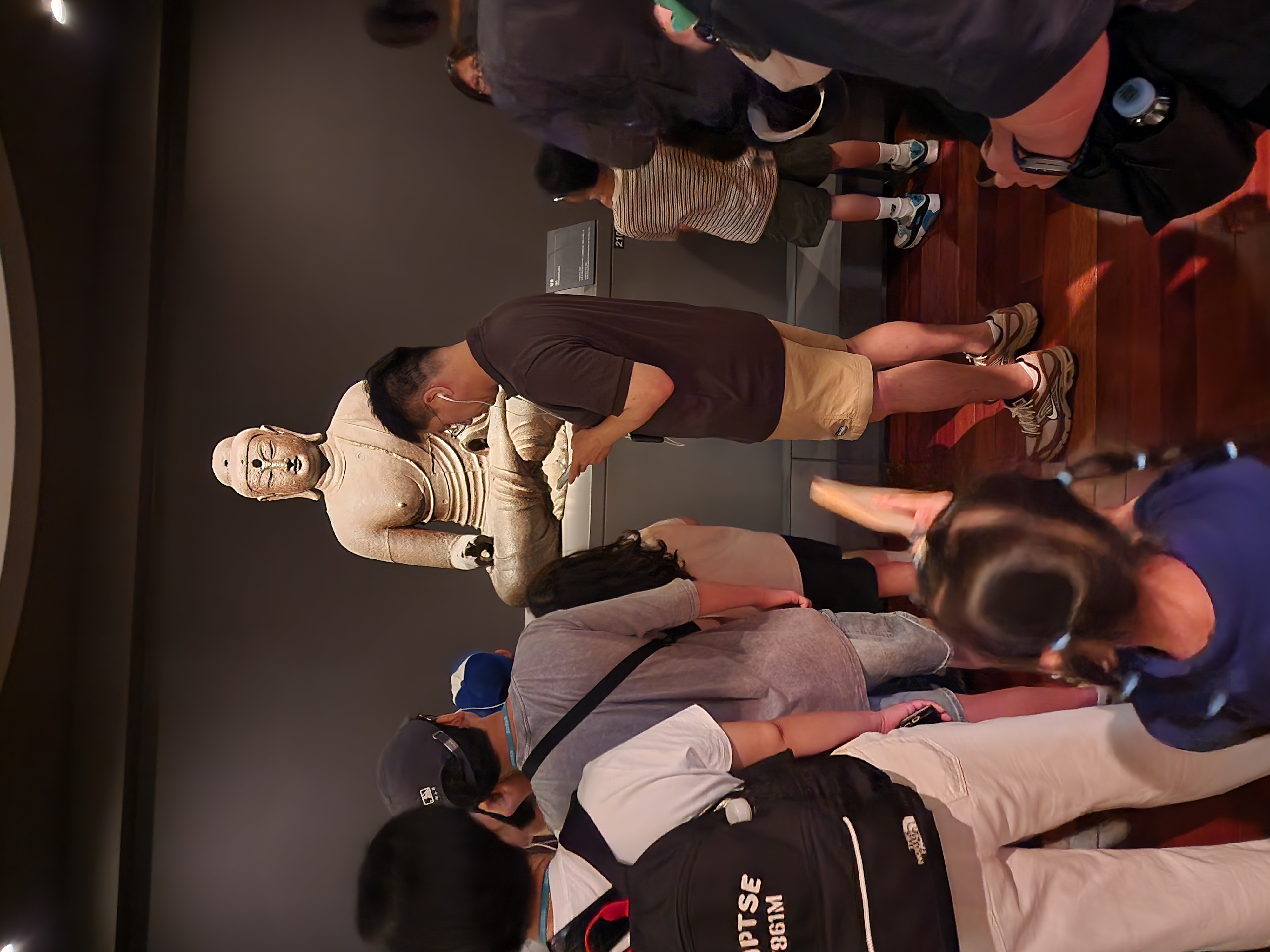 어린이 박물관 실내 전시 관람 모습